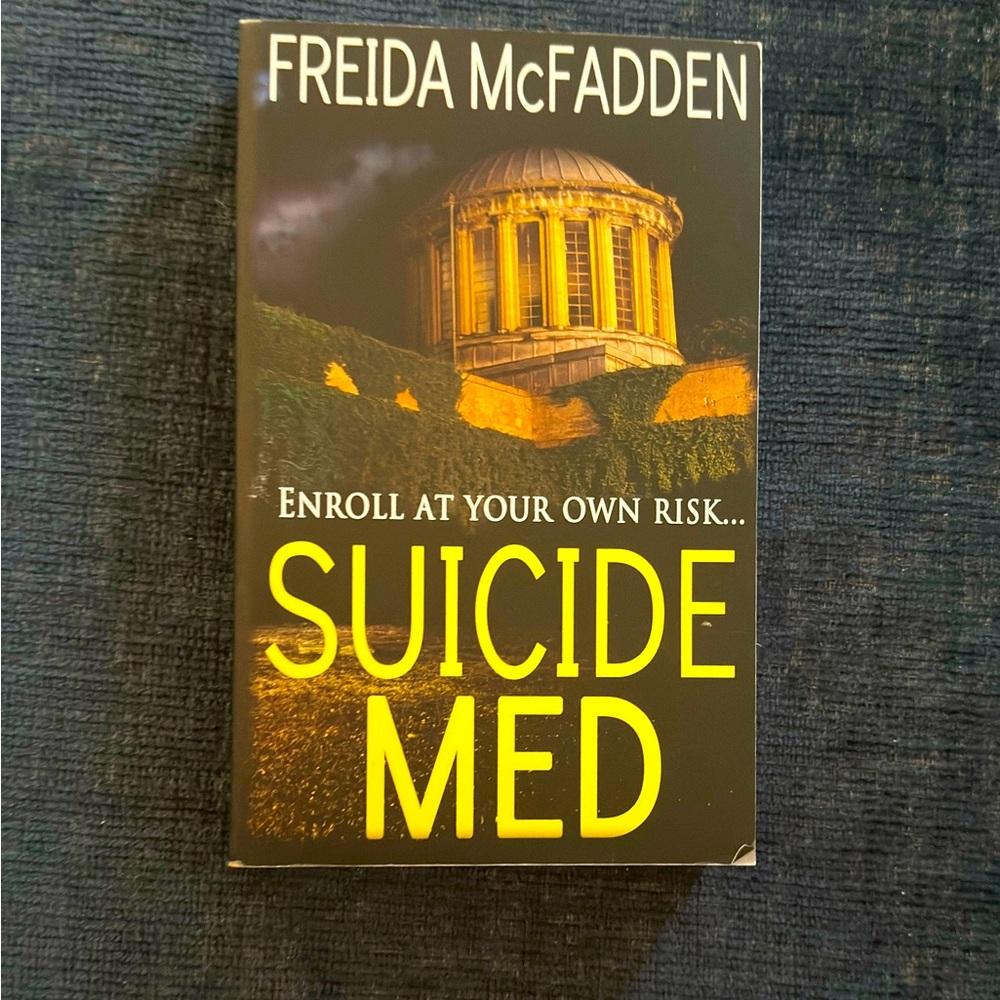 Suicide Med by Frieda McFadden